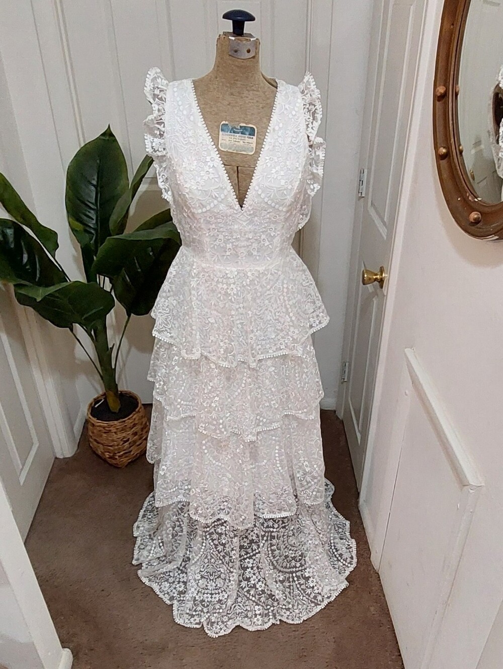 Monique Lhuillier Bhldn White Tiered Lace V-Neck Bridal Gown Size 10